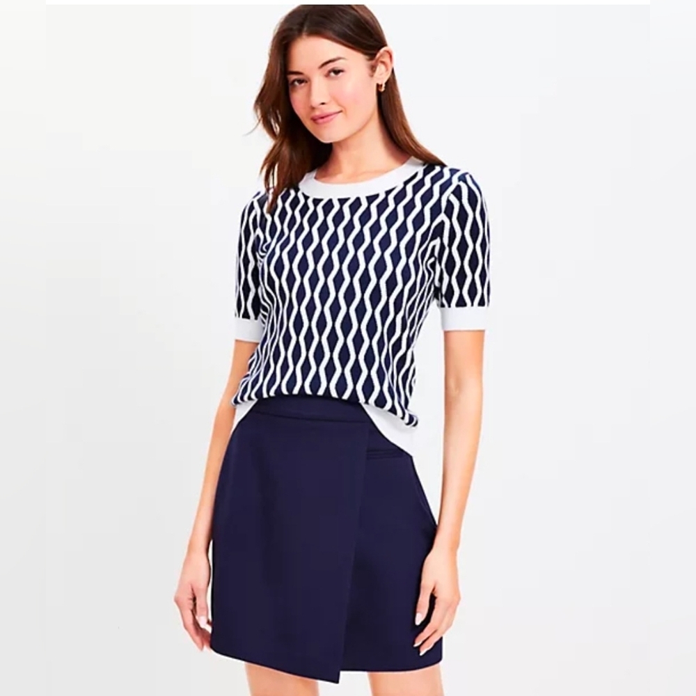 LOFT Navy & White Geometric Print Short Sleeve Sweater Size Medium!
